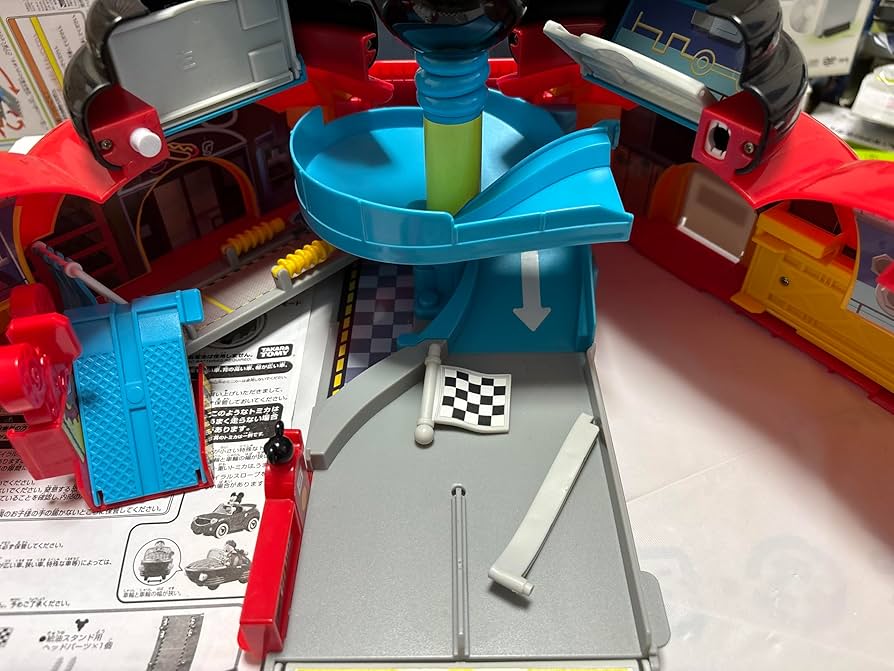 た*く様 ミッキーマウスとロードレーサーズ　ミッキーガレージ　トミカ８個付き Disney Mickey Mouse and Road Racers Tomica Mickey Garage